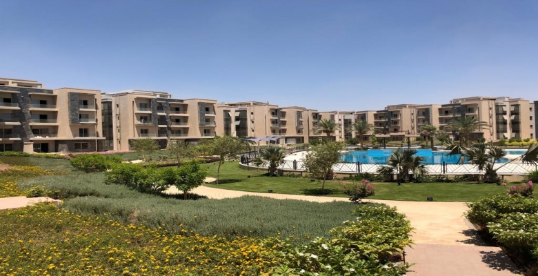 شقة للبيع في كمبوند جاليريا مون فالي – التجمع الخامس – قريبة من الجامعة الامريكية بمقدم 10% فقط