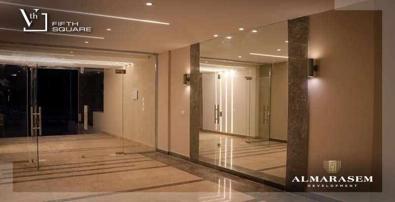 شقة تشطيب سوبر لوكس للبيع في كمبوند Fifth Square في التجمع الخامس – شارع التسعين الشمالي بمقدم 10%