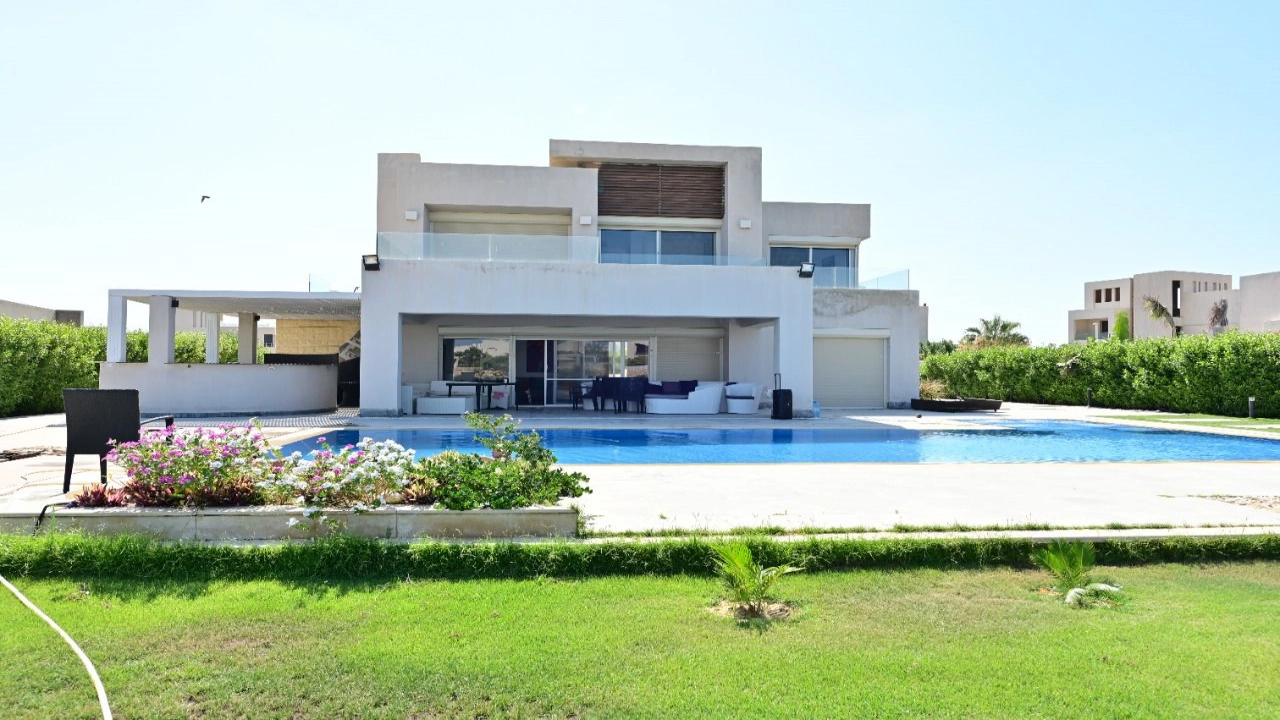 فيلا ( للايجار ) في هاسيندا باي
